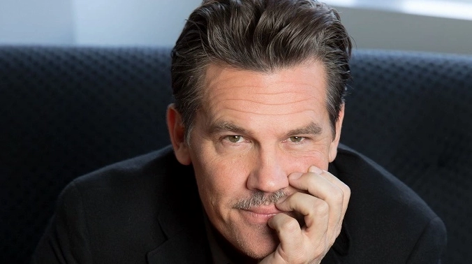 josh-brolin-la-ai-he-lo-bi-an-trai-hu-khuay-dao-man-anh-holl_179
