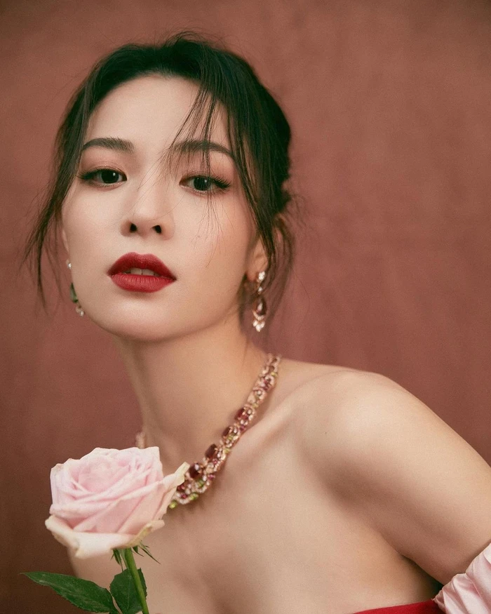 phim-cua-chung-so-hy-dong-elaine_zhongchuxi
