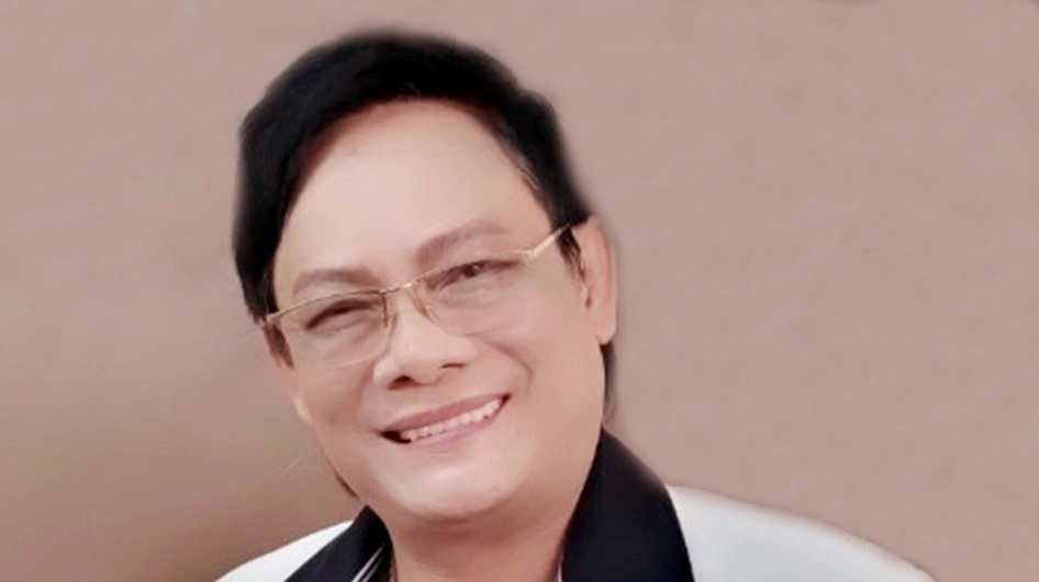 tan-hoang-la-ai-giai-ma-cuoc-doi-nghe-si-ngheo-nhung-khong-k_941